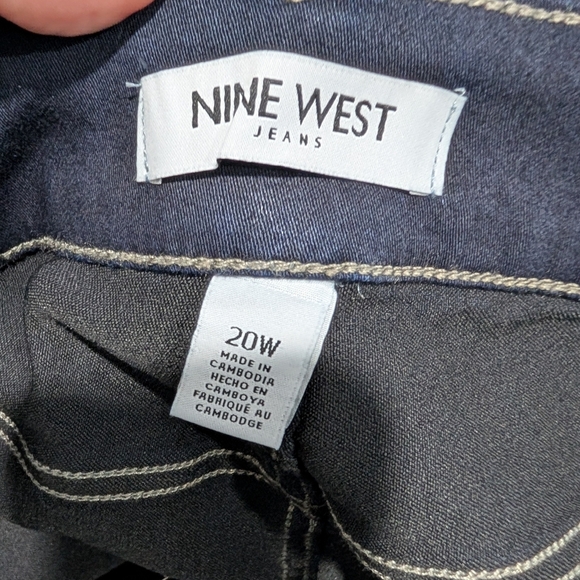 NWT Nine West Dark Wash High Rise Cuffed Bermuda Shorts in Size 20W - Picture 9 of 11